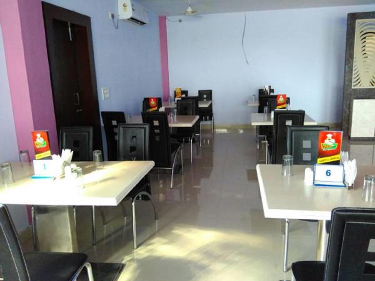 Hotel Blue Star Datia Экстерьер фото